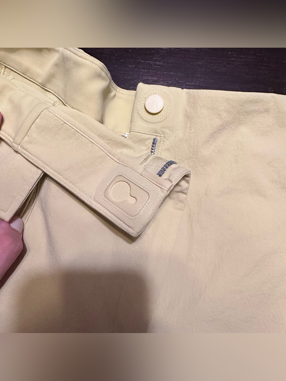 High-Waist Lululemon Cargo Pocket Shorts Yellow - Picture 4 of 6